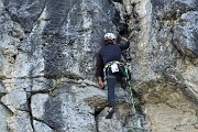 28 Alpinisti in arrampicata sulle pareti rocciose dello Zucco Barbesino